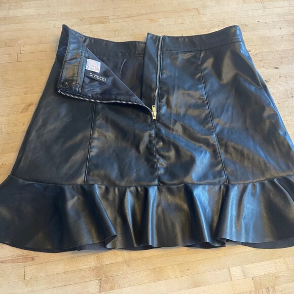 Divided Skirt Faux Leather Women Black Ruffle Bottom Mini - Picture 3 of 3